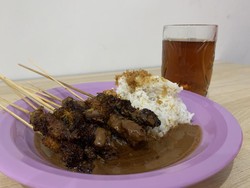 Legendaris! Ini 5 Rekomendasi Warung Sate Klopo Tergurih di Surabaya