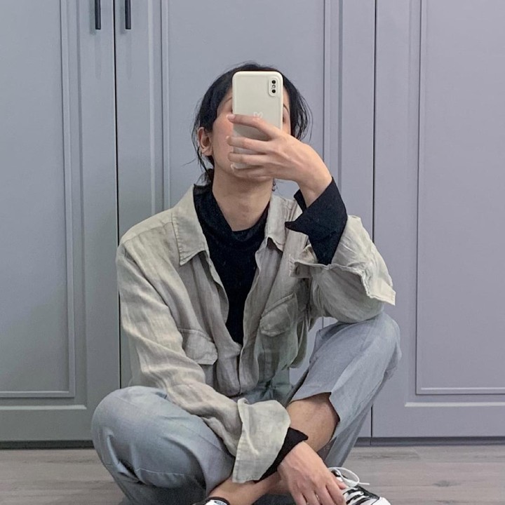 <p>Belakangan ini, Suhay Salim juga kerap menampilkan deretan potret OOTD ke Instagram, lho. Enggak cuma gaya <em>make-up</em>-nya, padu padan <em>fashion</em> Suhay Salim juga sangat menarik. Terutama untuk Bunda pecinta gaya kasual. (Foto: Instagram @suhaysalim)</p>