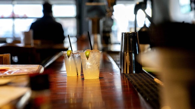 FOTO: Vodka Rusia 'Lenyap' di Bar dan Minimarket AS