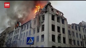 VIDEO: Gedung Kepolisian Ukraina Hangus Digempur Rusia