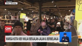 VIDEO: Warga Kota Kiev Mulai Berjalan-Jalan & Berbelanja