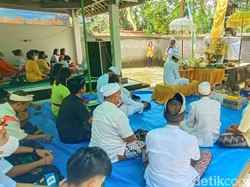 Jelang Nyepi, Umat Hindu Gelar Mecaru di Pura Puser Bumi Jepara