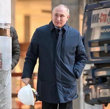 Rusia Tawarkan Liburan Telanjang Dada ala Presiden Putin Saat Naik Kuda