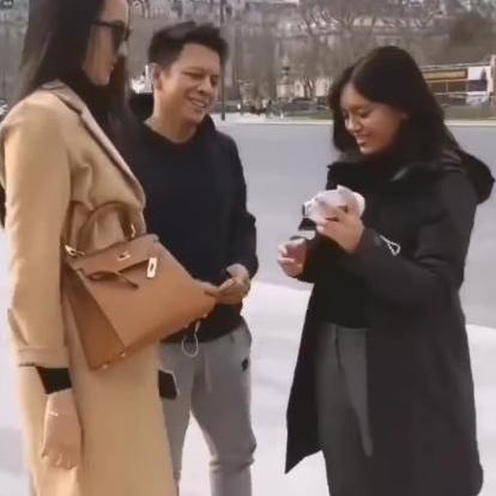 <p>Kedatangan Ariel dan Alleia ke Prancis tak hanya untuk berlibur, mereka juga berkesempatan mendatangi Paris Fashion Week, lho. (Foto: Instagram @alleialovers)</p>