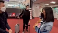 <p>Pada bulan Maret lalu, Ariel NOAH sempat melakukan perjalanan bersama putrinya ke Paris. Mereka menyaksikan acara fashion show bersama rombongan artis dan selebgram. (Foto: Instagram)</p>