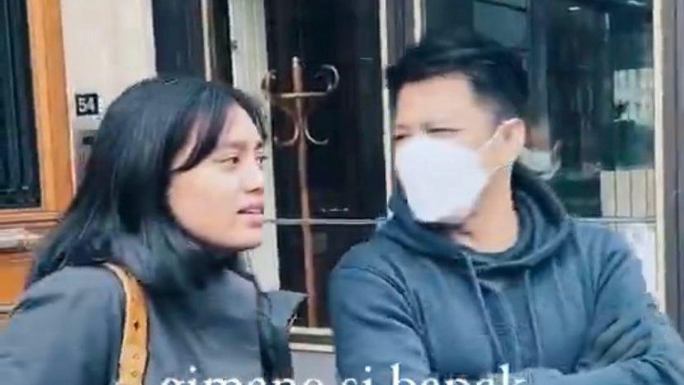 Ariel Noah membawa putri semata wayangnya Alleia untuk menemaninya kerja di Paris. Yuk, intip kebersamaan mereka!