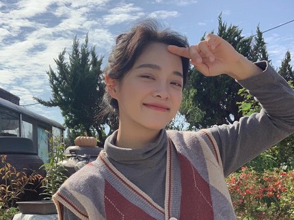 Kisah Bintang Drama Korea Business Proposal Kim Sejeong Pernah Tidur di Hutan Indonesia