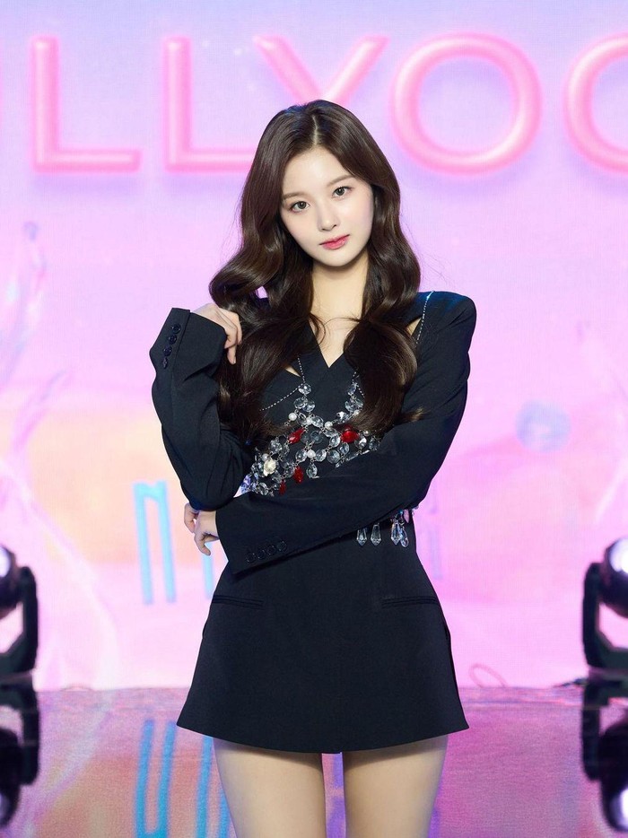 Memiliki visual yang cantik dan menggemaskan, di dalam grup Sullyoon dijuluki sebagai anak rusa dan anak kelinci karena parasnya yang menggemaskan!/ Foto: instagram.com/nmixx.global
