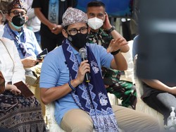 Sandiaga Beri 10 Kloset Duduk untuk Homestay Desa Wisata Muara Jambi