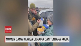 VIDEO: Momen Damai Warga Ukraina Dan Tentara Rusia