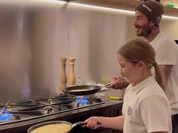 Rayakan Hari Pancake, David Beckham Lomba Lempar Pancake dengan Putrinya