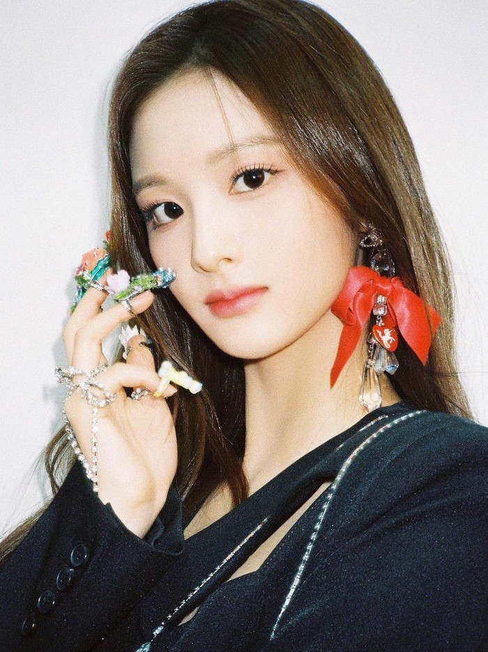 Saat ini Sullyoon sedang menempuh pendidikan di Hanlim Arts High School di sela kesibukan masa promosi album debut 'AD MARE'./ Foto: instagram.com/nmixx_official