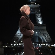 Saint Laurent Hadirkan Tren Faux Fur dan Gaun Panjang di Koleksi Fall/Winter 2022