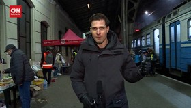 VIDEO: Vlog Stasiun Kereta LVIV Tempat Warga Keluar Dari Ukraina