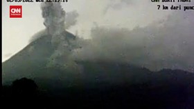 VIDEO: Gunung Semeru Keluarkan Awan Panas Sejauh 4,5 KM Rabu Malam