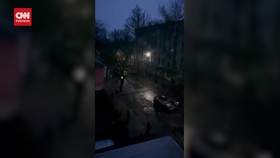 VIDEO: Rekaman Konvoi Pasukan Militer di Jalanan Kherson Ukraina