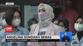 VIDEO: Usai Bebas, Angelina Ziarah Makam Mendiang Suami & Ayah Mertua
