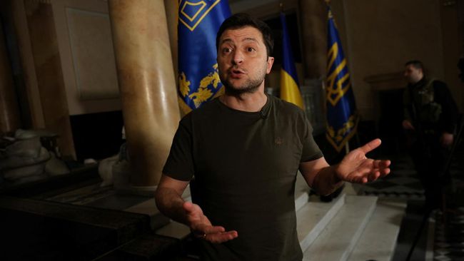 Presiden Ukraina, Volodymyr Zelensky, mengklaim hampir 35 ribu warga sipil berhasil dievakuasi melalui jalur kemanusiaan yang disepakati dengan Rusia.