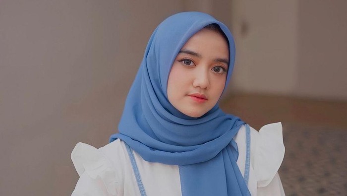 Video Wirda Mansur Pakai Serum Viral, Menurut Dokter Ini Cara Tepat Pakai Serum Wajah!