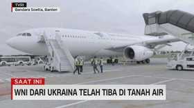 VIDEO: WNI dari Ukraina Tiba di Tanah Air