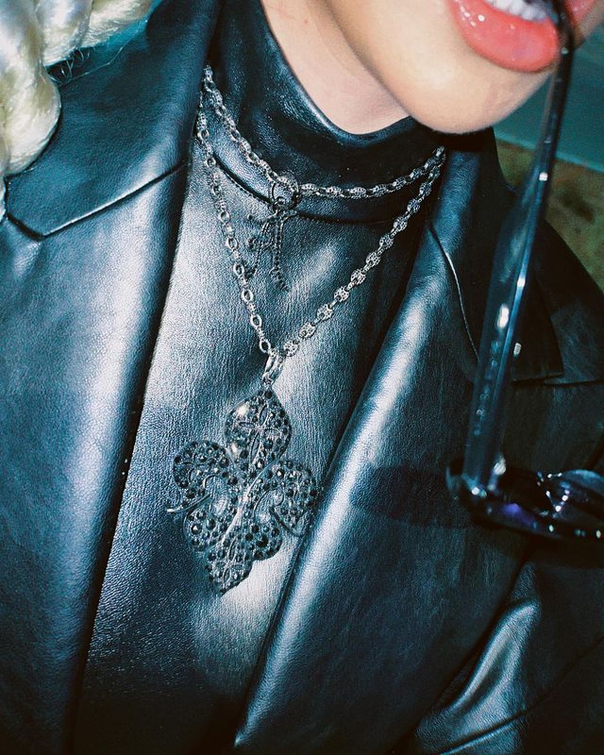 Dua penyanyi perempuan Indonesia&comma; Agnezmo dan NIKI hadir di Billboars Women in Music 2022&period; Yuk&comma; intip penampilan mereka&excl;