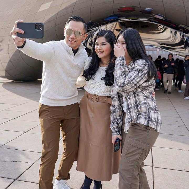 <p>Semoga keluarga Annisa dan Aira selalu diberikan kebahagiaan dan kesehatan, ya. (Foto: Instagram: @annisayudhoyono)</p>