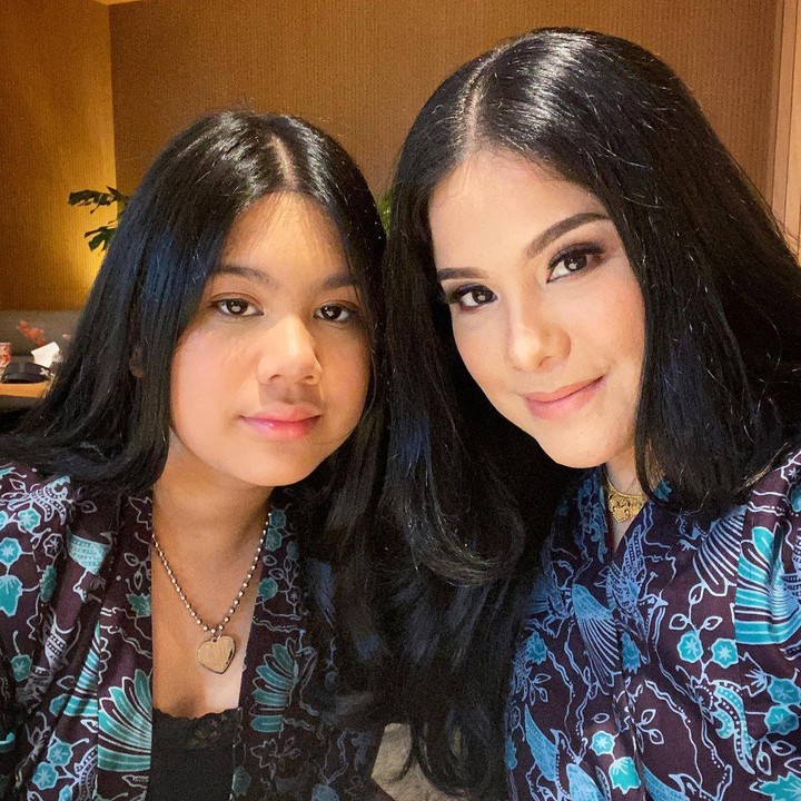<p>Tak hanya itu, wajah Annisa dan Aira juga sangat mirip, Bunda. Annisa bahkan mengaku banyak orang yang salah mengira bahwa dirinya adalah sang anak. (Foto: Instagram: @annisayudhoyono)</p>
