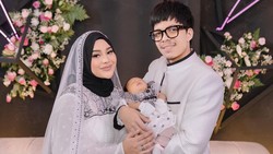 Makna hingga Harga Spesial Baju Aurel dan Atta di Akikah Ameena
