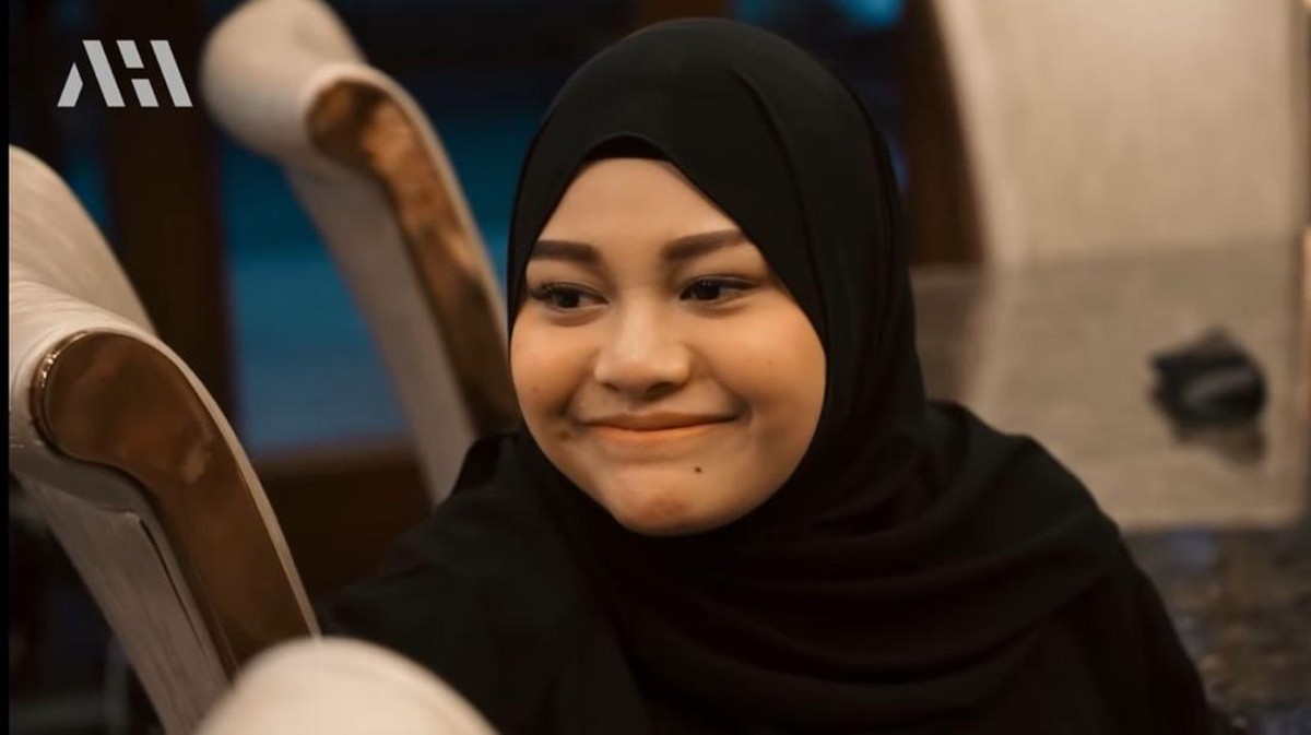 Atta Halilintar memberikan kejutan berupa kado tas seharga Rp1 miliar untuk sang istri tercinta&comma; Aurel&period; Yuk&comma; intip potretnya&excl;