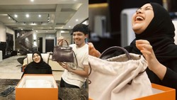 img-title 7 Potret Bahagia Aurel Dapat Kado Tas Seharga Rp1,4 M dari Atta Halilintar
