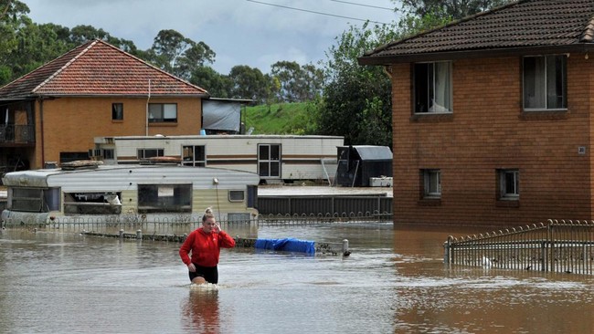Sebanyak 103 warga negara Indonesia (WNI) terkena dampak banjir yang menerjang Australia sejak pekan lalu hingga hari ini, Rabu (9/3).