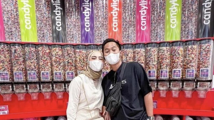 Doni Salmanan Hobi Ngopi Ditemani Koleksi Mobil dan Motor Mewahnya
