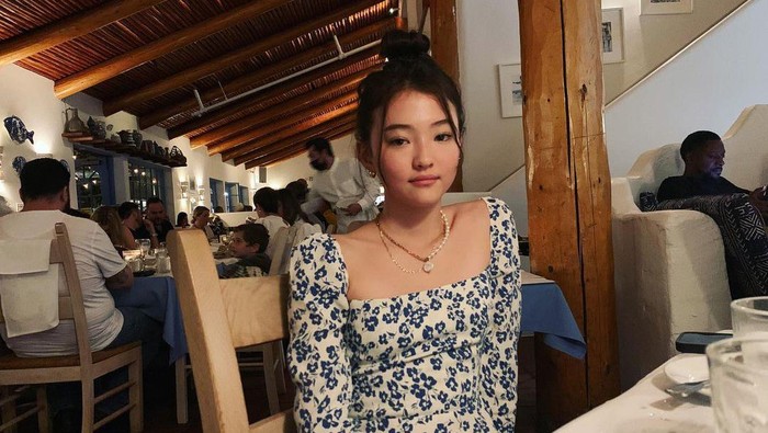 Gaya Ella Gross 'Kembaran' Jennie BLACKPINK yang Kini Beranjak Remaja