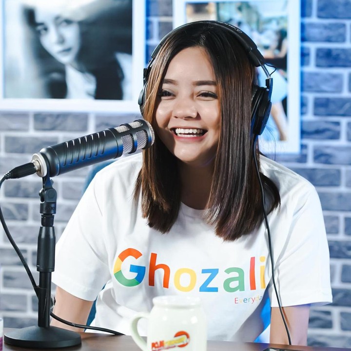 <p>Dalam channel miliknya, Gita membuat konten podcast bersama bintang tamu dari berbagai latar belakang. (Foto: Instagram @gitasinaga)<br /><br /><br /></p>