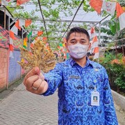 Sempat 'Dinyinyiri' Tetangga, Ini Kisah Sukses Anak Montir yang Jadi Lurah di Usia 27 Tahun