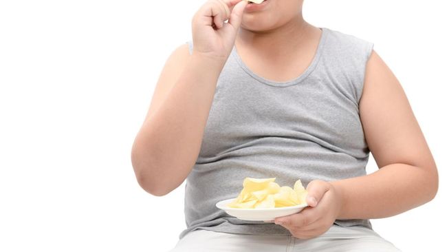 Kolesterol tinggi nyatanya bisa dialami oleh anak-anak. Untuk itu, ketahui penyebab, gejala, hingga cara mencegah kolesterol tinggi pada anak.