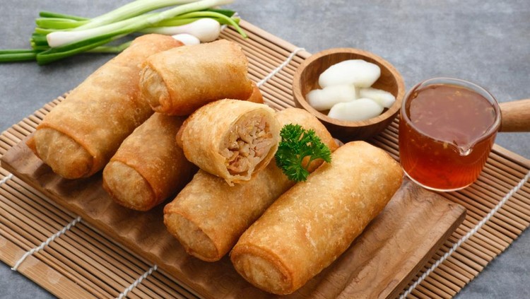 lumpia semarang Lumpia or lunpia, a traditional snack from Semarang, Central Java, Indonesia. Traditional Spring rolls food containing sauted bamboo(rebung), eggs, and chicken or shrimp. Selective focus image.