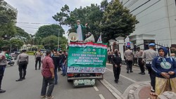 img-title Salah Gerakan Salat Saat Aksi PA 212, Buya Fikri Kena Hujat Netizen