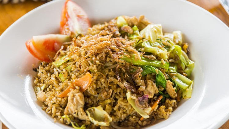 A plate of delicious Indonesian fried noodles