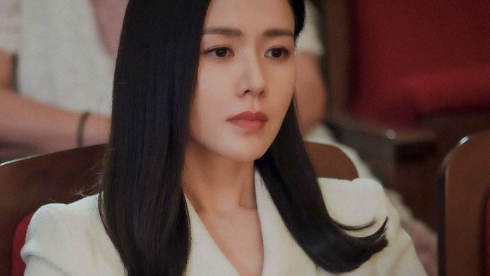 Outfit Son Ye Jin by Valentino Gravani/instagram.com/jtbcdrama