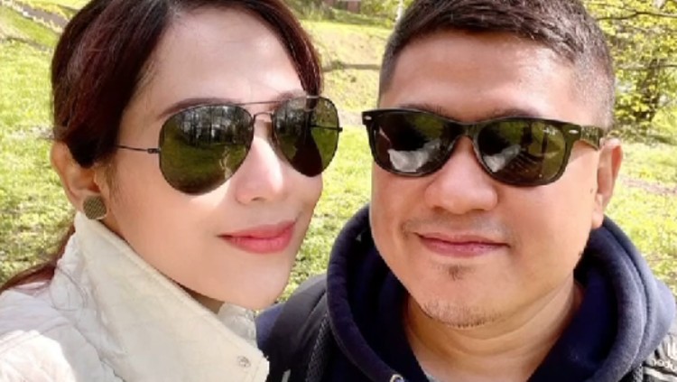 pasangan Denny Fachry dan Vanda Sakina Damayanti yang terjebak di Ukraina. pasangan Denny Fachry dan Vanda Sakina Damayanti yang terjebak di Ukraina.