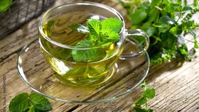Sedang Diet? 6 Air Rebusan Daun dan Bunga Ini Bisa Usir Lemak Perut