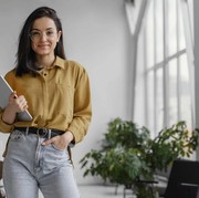 Nggak Cuma Cerdas, Para Perempuan dari 5 Zodiak Ini Juga Layak Dijuluki Miss Independent!