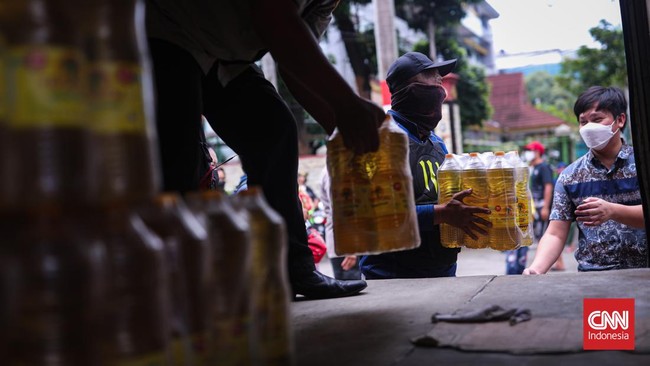 Mendag M Lutfi mengancam penimbun minyak goreng, termasuk pelaku industri, ke meja hukum jika ditemukan kasus menyalahi aturan.