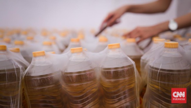 Komisi VI DPR akan memanggil pengusaha kelapa sawit dan distributor minyak goreng untuk membahas persoalan harga dan stok minyak goreng di pasaran.