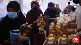Minyak Goreng Langka, PSI Punya Ratusan Liter dan Jual Murah ke Warga