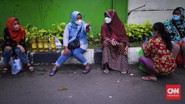 Seorang ibu rumah tangga di Kaltim meninggal dunia saat mau ikut mengantre membeli minyak goreng di toko ritel modern.