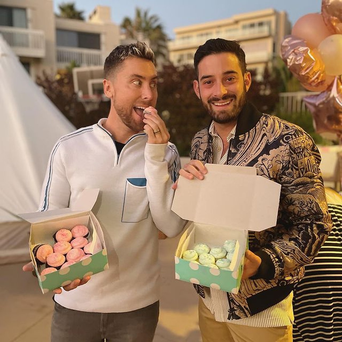 Potret Lance Bass & Suami Gay