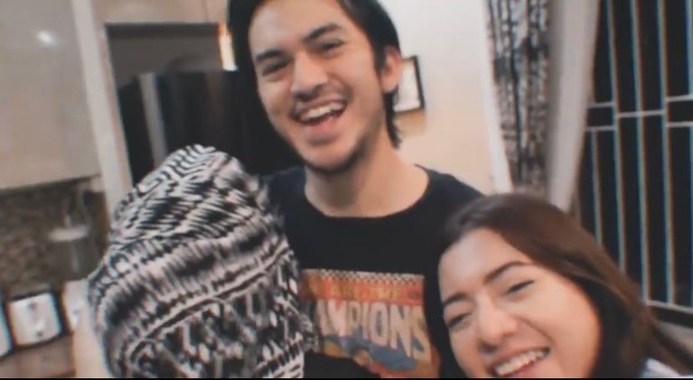 Rizky Nazar telah menghirup udara bebas usai jalani rehabilitasi narkoba selama 2 bulan di BNNK, Jakarta Selatan. Yuk, intip potretnya!