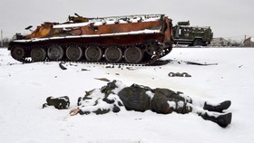 Sebulan Invasi ke Ukraina dan Tumpukan Mayat Serdadu Rusia
